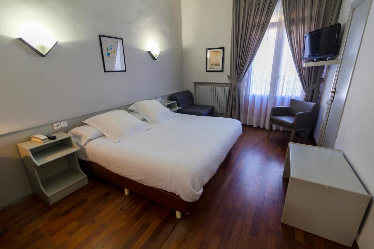 Hospedium Hotel Lleida Graus Buitenkant foto